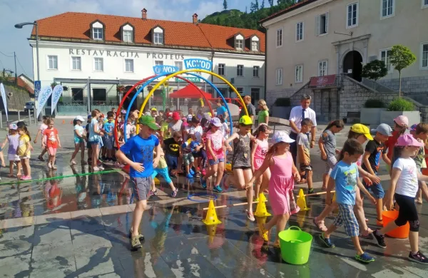 V Kovodu z različnimi poučnimi aktivnostmi in tudi zabavnimi 
dogodki, kot je Vodkov dan, ozaveščajo o pomenu vode in skrbi za 
čisto okolje.