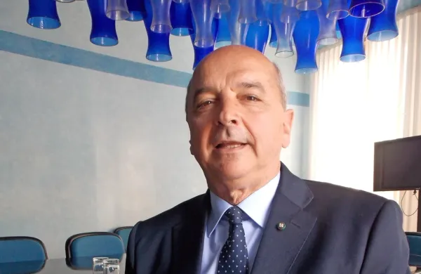 “Do tega dne sem bil ponosen na to državo. (...) Danes pa bi 
odstopil in odšel iz Italije, ker ko grem v Rim, me je sram biti 
Italijan,” je tržaški župan jezno komentiral novico.