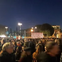 V Rimu na tisoče Sardin proti desnemu populizmu