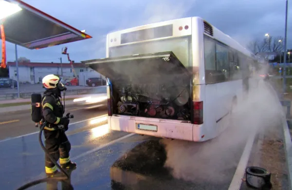 V Novi Gorici zagorel avtobus, poln potnikov