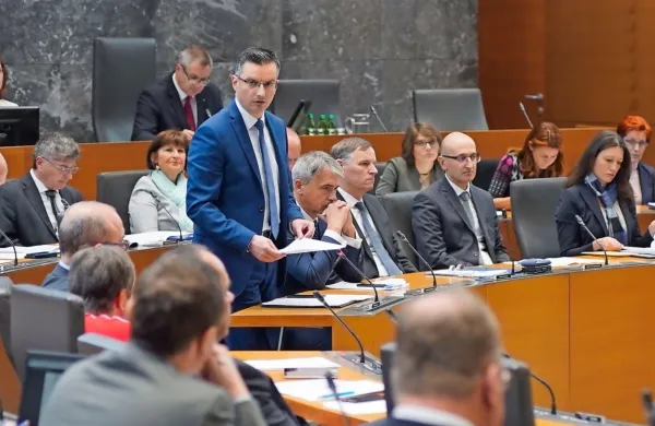 Premier Marjan Šarec  je kandidaturo Angelike Mlinar za kohezijsko 
ministrico pričakovano že danes posredoval v državni zbor.