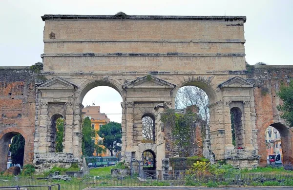 Podzemni prostor se nahaja v bližini vrat Porta Maggiore.