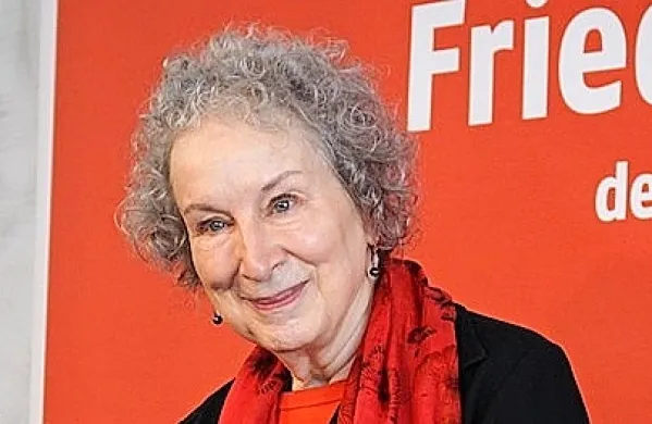 Pri založbi Mladinska knjiga je v prevodu Uroša Kalčiča izšel novi 
roman kanadske pisateljice Margaret Atwood Testamenti, ki 
predstavlja nadaljevanje pisateljičinega odmevnega dela Deklina 
zgodba. 