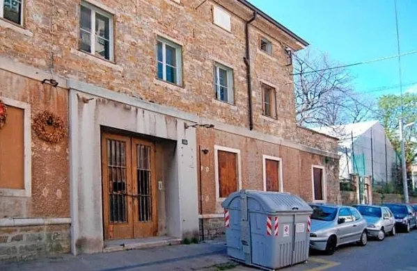 Deželni odbor Furlanije - Julijske krajine je potrdil sredstva v 
skupni višini skoraj štirih milijonov evrov, ki omogočajo objavo 
razpisa za določitev izvajalca obnovitvenih del v prostorih Narodnega doma pri Sv. Ivanu.