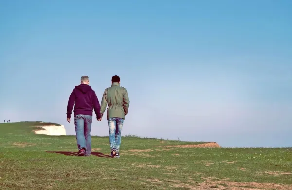 Nemška vlada je danes sprejela predlog zakona, ki prepoveduje t. 
i. terapije za spreobrnitev, s katerimi želijo homoseksualcem vsiliti 
heteroseksualnost.
