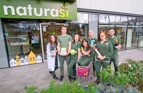 NaturaSi Gorica od leve proti desni predstavljajo: Mateja, Stefano, 
Milena, Paola, Giancarlo, Lucia in Andrea.