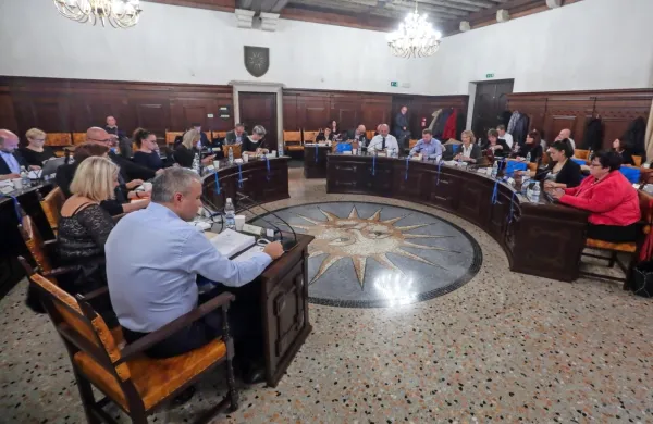 V Kopru sprejeli proračun in razre&scaron;ili Gorana Malenića
