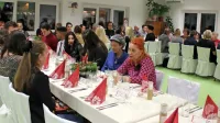 Na gala večerji v Točki moči se je zbralo preko 50 oseb, ki so 
vključene v programe Šenta, Doma na Krasu in Ljudske univerze 
Postojna. 
