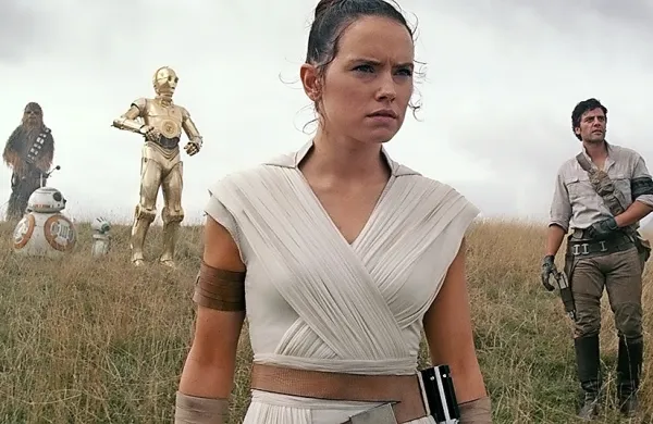 Zadnji del znanstvenofantastične sage Vojna zvezd; Vzpon Skywalkerja v režiji J.J. Abramsa je v prvem vikendu prikazovanja v 
filmske blagajne po svetu prinesel 374 milijonov ameriških 
dolarjev.