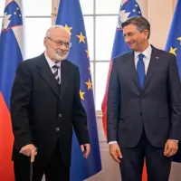 Nekdanji avstrijski podkancler Erhard Busek je srebrni red za 
zasluge prejel za  svoj prispevek k mednarodnemu priznanju 
Slovenije.