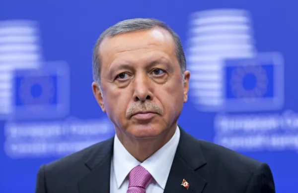 Turški predsednik Recep Tayyip Erdogan je  opozoril Evropo, da se 
Turčija sama ne bo zmogla soočiti z novim valom beguncev iz 
Sirije, ki bežijo zlasti z območja province Idlib. 