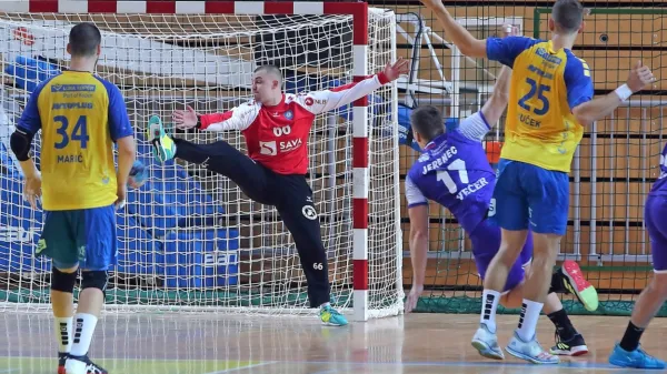 Vratar Gašper Dobaj je v Mariboru zaklenil vrata, kar je bil ključ do 
pomembne zmage rumeno-modrih.