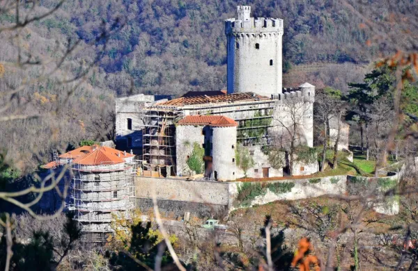  Gradbišče na gradu bo odprto do pomladi. 
