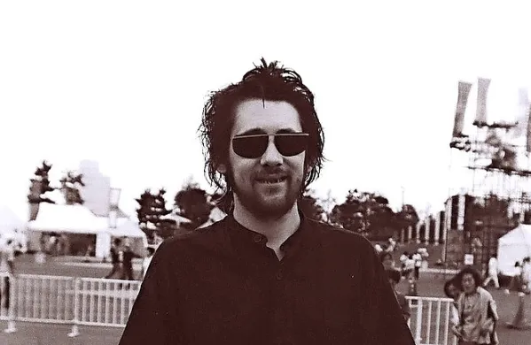 Bralci britanskega časnika The Observer so v poplavi zimzelenih 
božičnih popevk ustvarili alternativno lestvico, na kateri s Christmas Lullaby kraljuje Shane MacGowan.