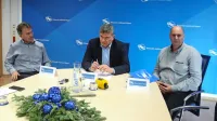 Direktor Rižanskega vodovoda Martin Pregelj (v sredini) z vodjo 
razvoja Koradom Pucerjem (desno) in  vodjem sektorja pogon 
Darijem Križmanom. 