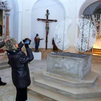  V krstilnici sv. Janeza Krstnika so našle dom jaslice Eve Petrič.