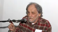 “Oče me je naučil pisati, mati je v meni spodbudila strast po 
nastopanju. Pred žarama staršev igram trikrat na leto: na njuna 
rojstna dneva in na svojega.”