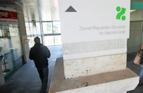 Danes začenja veljati novela zakona o urejanju trga dela, ki 
prinaša novosti za brezposelne. Nekatera določila novele bodo 
uveljavljena naknadno.