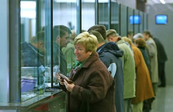 Upokojencem bodo zaradi novoletnih praznikov decembrske 
pokojnine izplačali že danes. Zaradi izredne decembrske uskladitve bodo 1,5 odstotka višje. 
