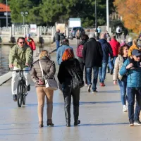 Portorož te dni goste vabi s prazničnim sejmom,   Božičkovo vasjo 
in kotalkališčem, vrhunec   pa bo ognjemet 1. januarja.