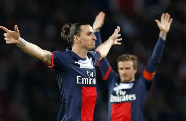 Švedski nogometni zvezdnik Zlatan Ibrahimović bo kariero nadaljeval v elitni italijanski nogometni ligi serie A v dresu nekdanjega velikana Milana.