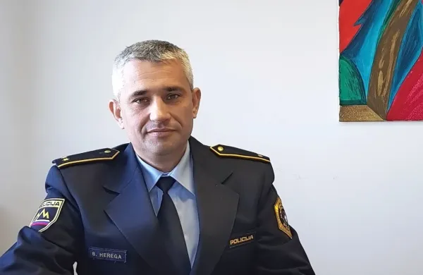 Boštjan Herega je v 19 letih poklicnega dela  v policiji dlje časa 
opravljal dela in naloge kot pomočnik komandirja na Policijski 
postaji v Ajdovščini.