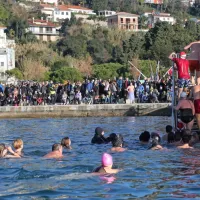 Skoki v morje z rekordnim &scaron;tevilom obiskovalcev