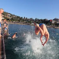 Skoki v morje z rekordnim &scaron;tevilom obiskovalcev