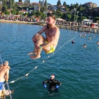 Skoki v morje z rekordnim &scaron;tevilom obiskovalcev
