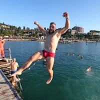 Skoki v morje z rekordnim &scaron;tevilom obiskovalcev