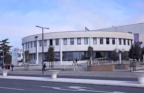 Zavarovalnica Adriatic Slovenica je bila z današnjim vpisom sklepa 
v sodni register pripojena k zavarovalnici Generali.
