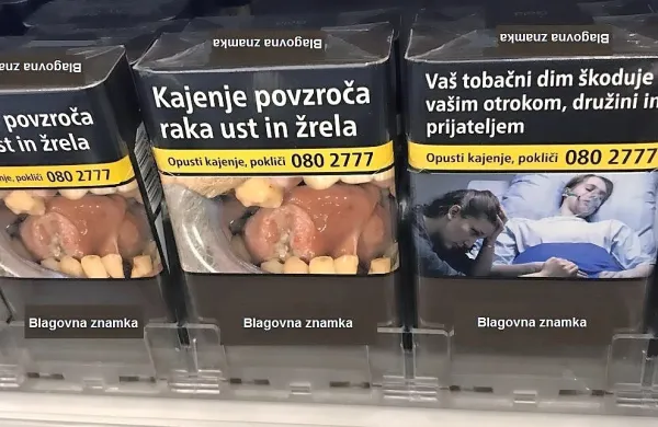 Z enotno embalažo naj bi, poleg kajenja, zmanjšali tudi možnost 
zavajanja. 