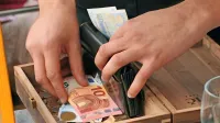 Delavcem v srednjih dohodninskih razredih se bo zaradi davčne 
razbremenitve neto mesečna plača nekoliko povišala. 