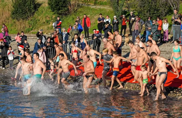 Niso skočili, temveč tekli v morje