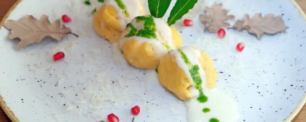 Recept: bučne kepice v omaki iz kozjega sira in maka z aromo majarona