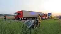 Kljub grozljivemu prizoru je rektor novogoriške univerze utrpel le 
lažje poškodbe.