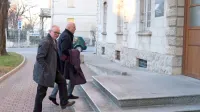 Na ajdovskem okrajnem sodišču so Danilu Zavrtaniku (levo, ob 
njem odvetnik Boštjan Penko) v torek izrekli denarno kazen.