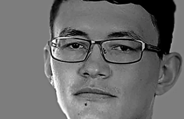Eden od štirih osumljencev, ki jih obtožnice bremenijo zaradi 
umora slovaškega preiskovalnega novinarja Jana Kuciaka (na 
fotografiji) leta 2018, je danes priznal krivdo.