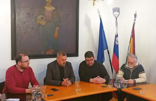 Minister za kulturo Zoran Poznič s sodelavci se danes mudi v 
Idriji.