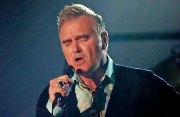 Britanski alternativni rocker Morrissey je pred dnevi z objavo 
skladbe Bobby, Don't You Think They Know? napovedal izid 
novega albuma z naslovom I Am Not a Dog on a Chain.