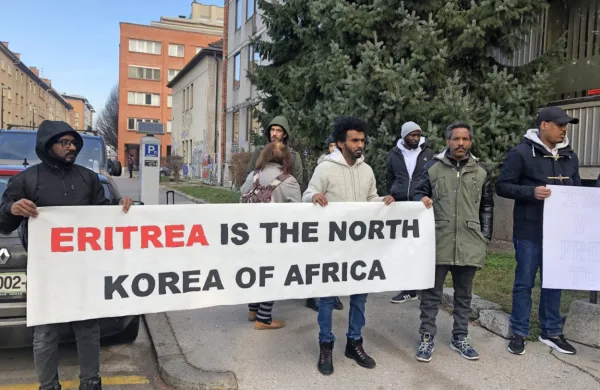 Prosilci za azil iz Eritreje s protestom opozorili na nepravične azilne postopke
