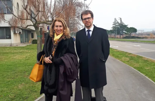 Po neuspešni podobni tožbi za 450.000 evrov v Ljubljani Mandarićeva odvetnika Carmen Dobnik in Jernej Kos v Kopru pričakujeta ugodno sodbo. 