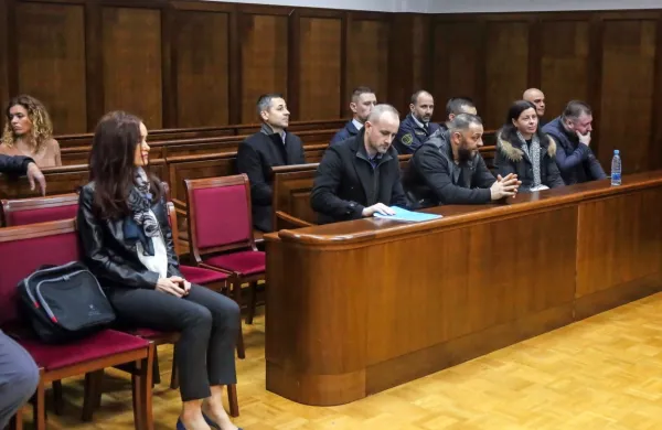 Vesna Ternovec (prva z leve v prvi vrsti), Dejan Šurbek (na sredini 
v prvi vrsti) in  Jože Kojc (v drugi vrsti) 