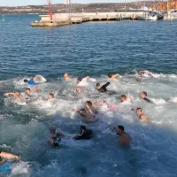 Makedonski pravoslavni verniki pripravili že &scaron;esti potop križa in skok v morje