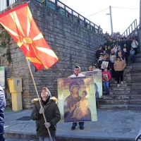 Makedonski pravoslavni verniki pripravili že &scaron;esti potop križa in skok v morje