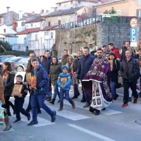 Makedonski pravoslavni verniki pripravili že &scaron;esti potop križa in skok v morje