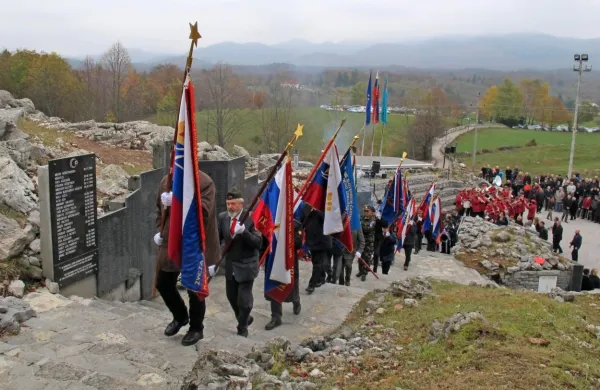 S spominsko slovesnostjo bodo danes na Trnovem nad Novo 
Gorico obeležili 75-letnico partizanske bitke.