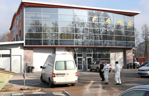Ljubljanske policiste so o streljanju v  industrijski coni v Grosupljem obvestili danes, malo pred 9. uro.