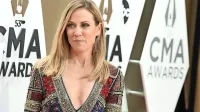 Sheryl Crow velja  za mojstrico, ki zna tudi najmračnejša poglavja 
človeške eksistence uloviti v privlačne melodije, tako udarne 
kakor mehke.