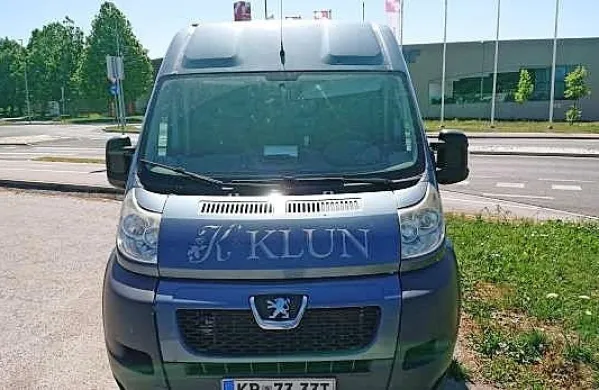 Najdražje vozilo na dražbi je bil 13 let star peugeot partner, 
izklicna cena zanj je znašala 4500 evrov. 